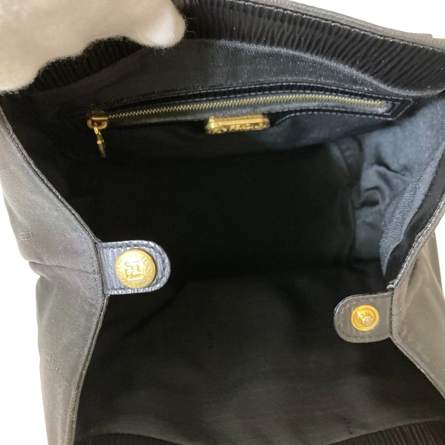 Fendi Vintage Pecan Bucket Handbag In Black