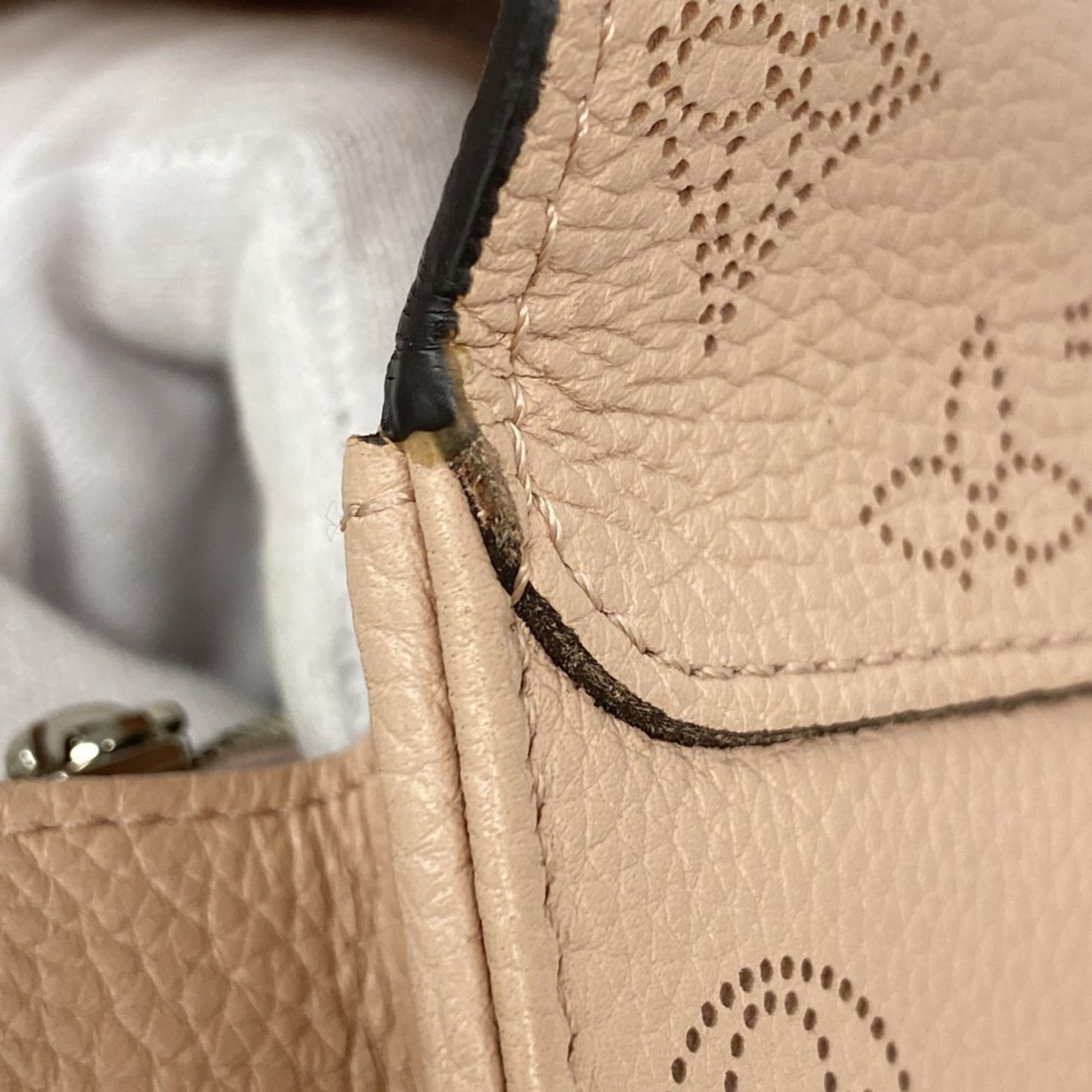 Louis Vuitton Mahina Portefeuille Iris Long Wallet M60145 Magnolia