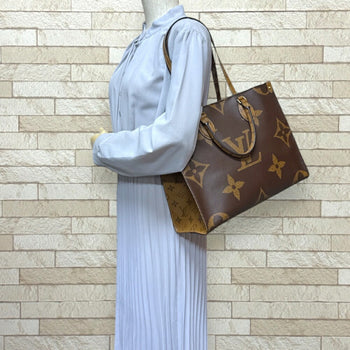 Louis Vuitton On The Go Mm Monogram Giant Shoulder Bag