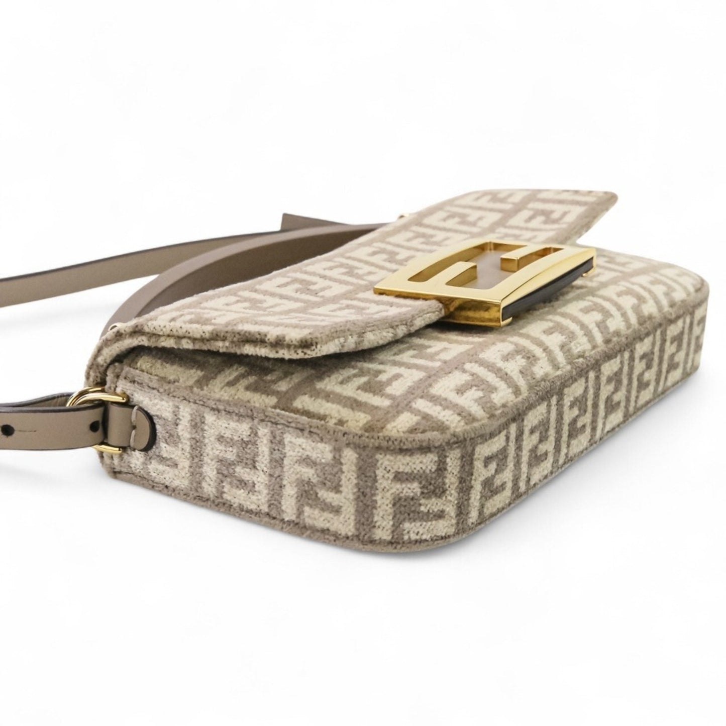 Fendi Zucca Baguette Tapestry Fabric Phone Pouch Shoulder Bag 7As142 Greige