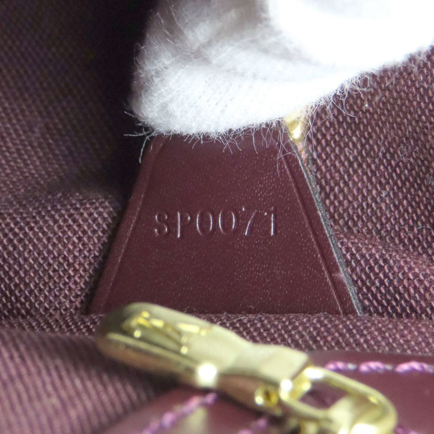 Louis Vuitton M30826 Yaranga Shoulder Bag In Taiga Leather