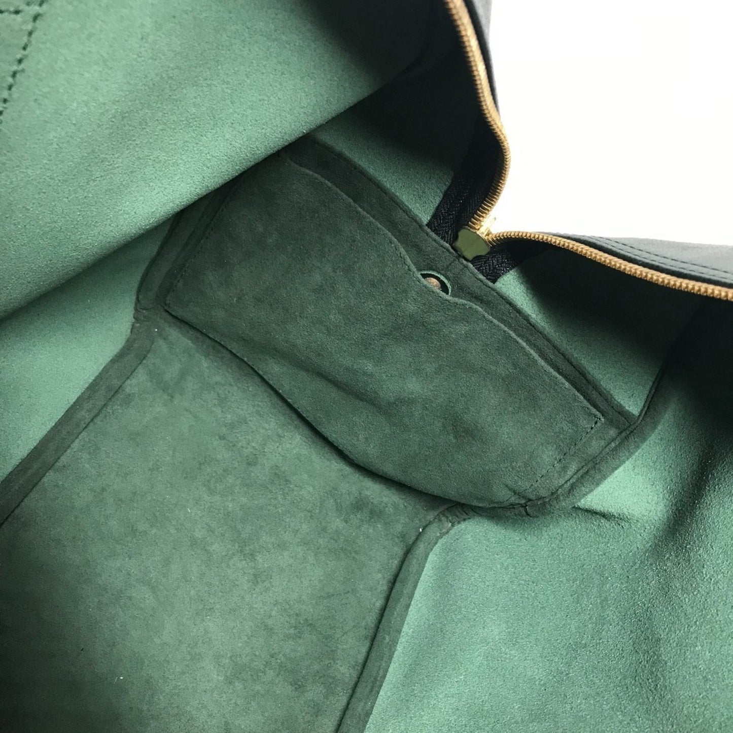 Louis Vuitton M30124 Taiga Kendall Pm Travel Bag