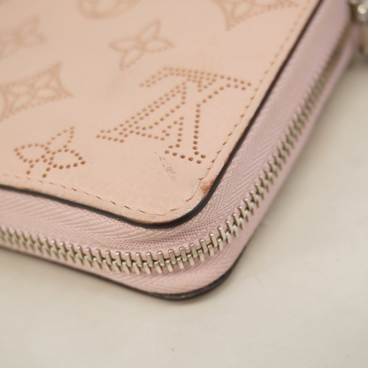 Louis Vuitton Mahina Zippy Wallet M61868 Magnolia