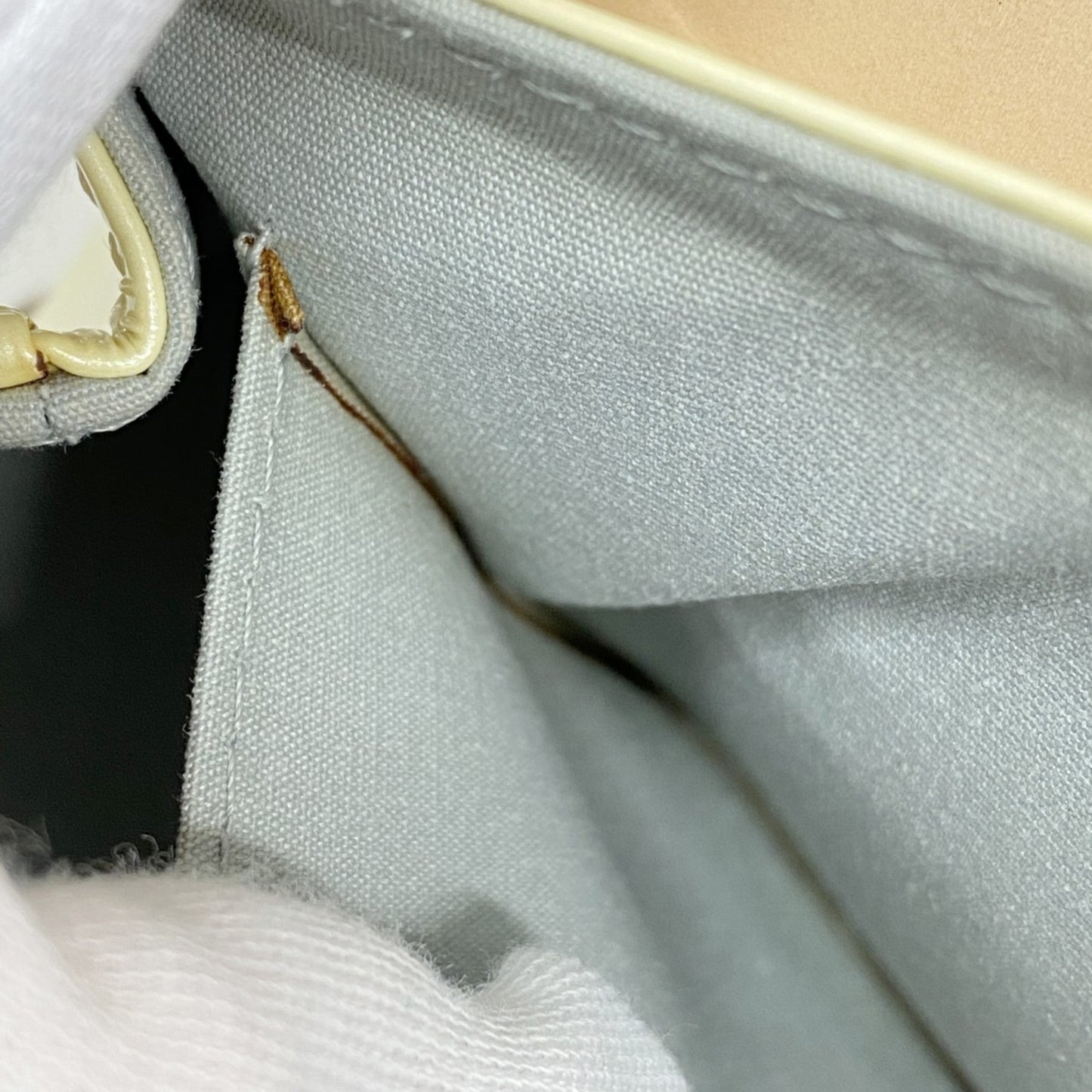 Louis Vuitton Vernis Bisque Bay Pm Shoulder Bag M91187 Pearl