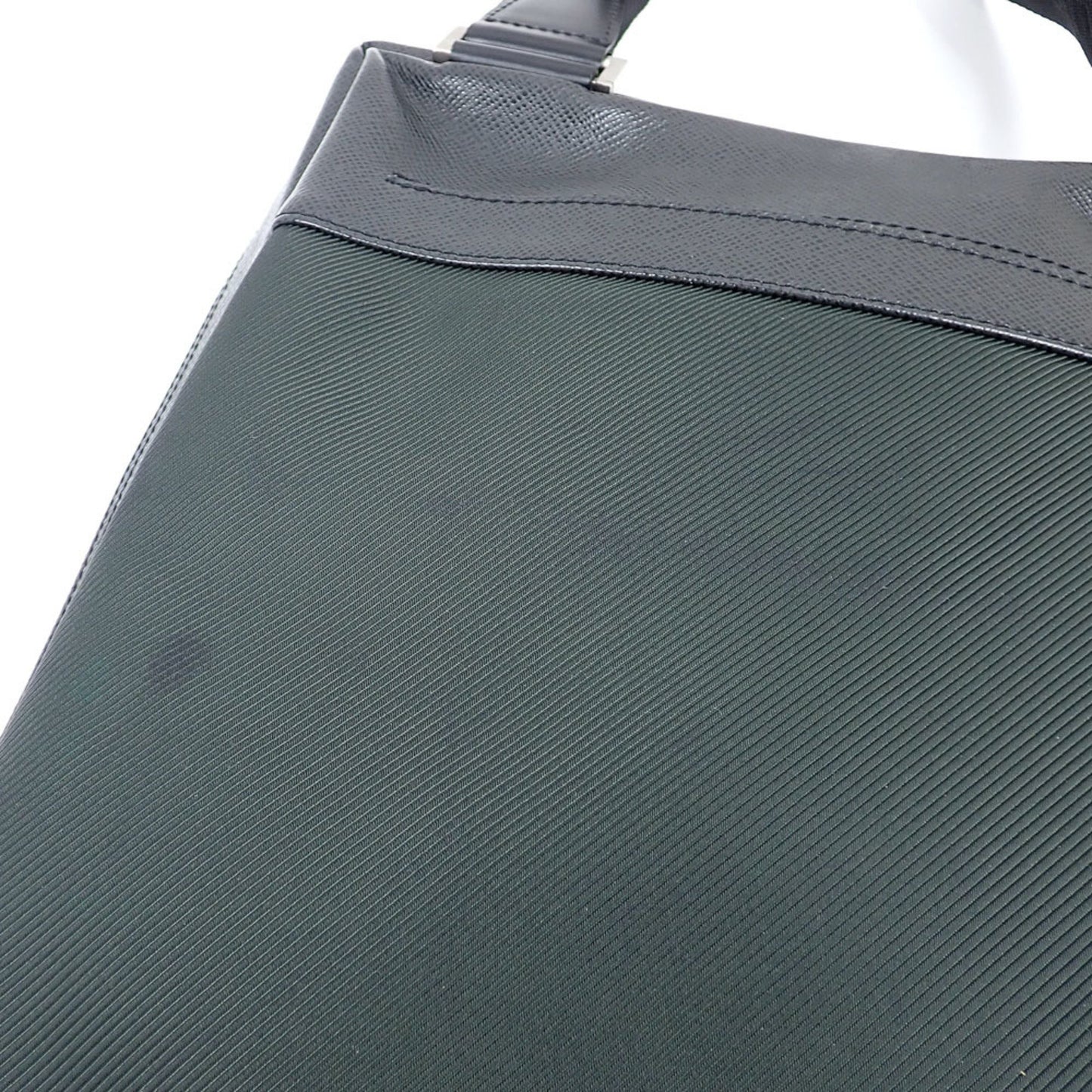 Louis Vuitton Taiga Beluga Shoulder Bag