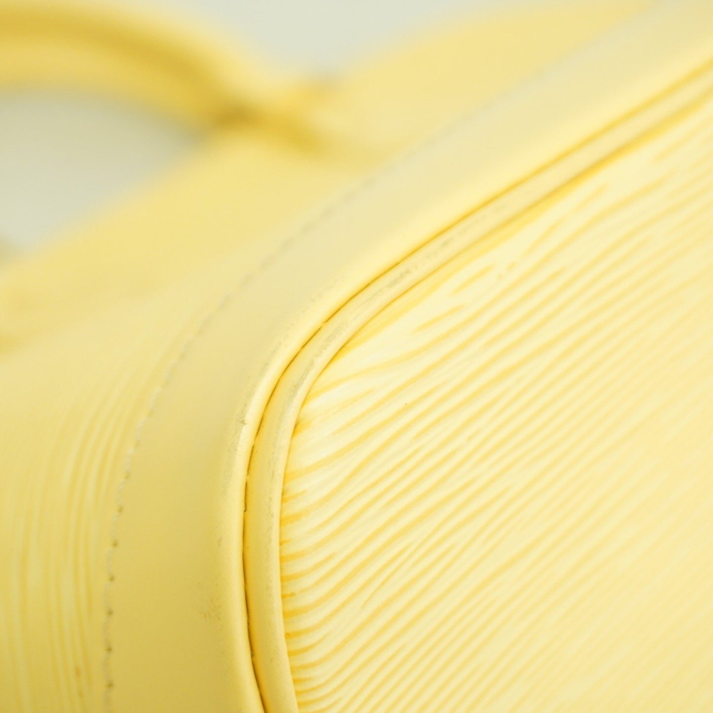 Louis Vuitton Epi Alma Handbag M5214A Vanilla