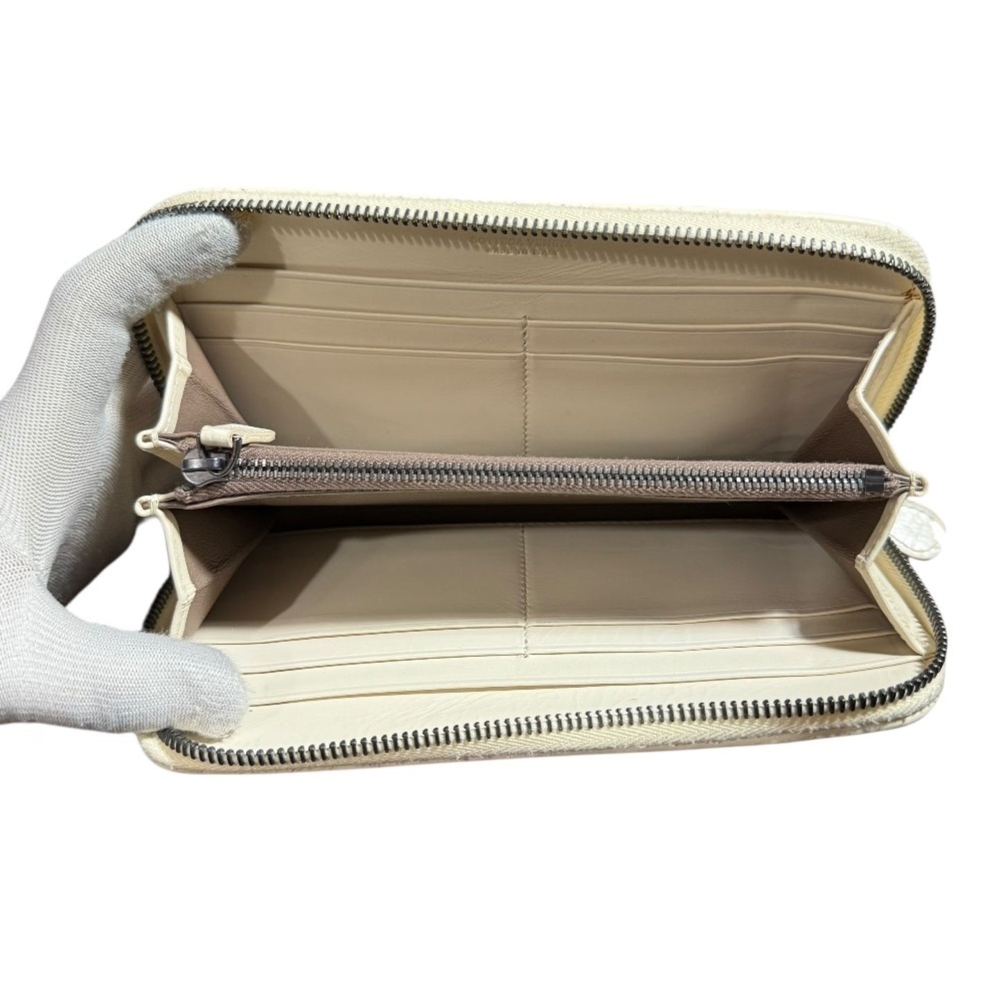 Bottega Veneta Leather Intrecciato Round Zip Long Wallet In Ivory