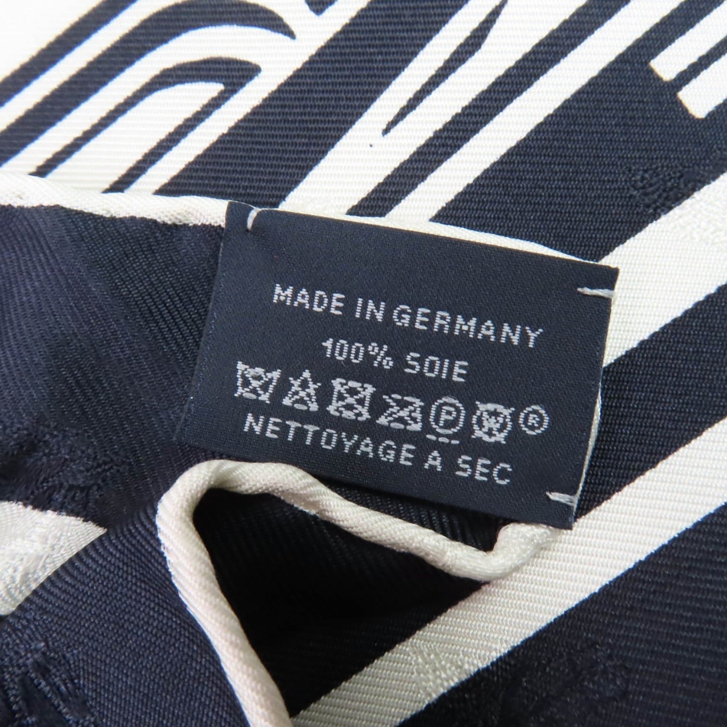 Hermes Coupe Tatouage 100% Silk Scarf