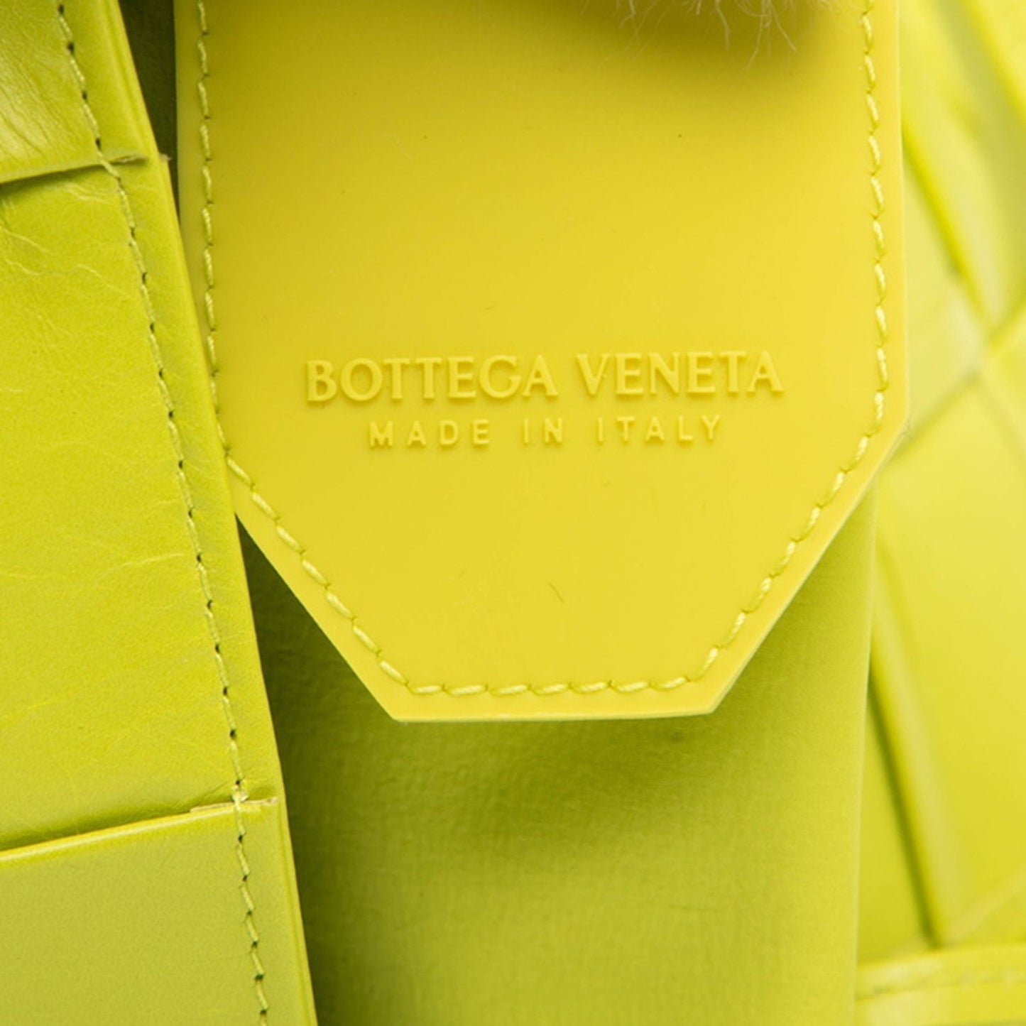 Bottega Veneta Maxi Intrecciato Cassette Shoulder Bag In Light Green Leather