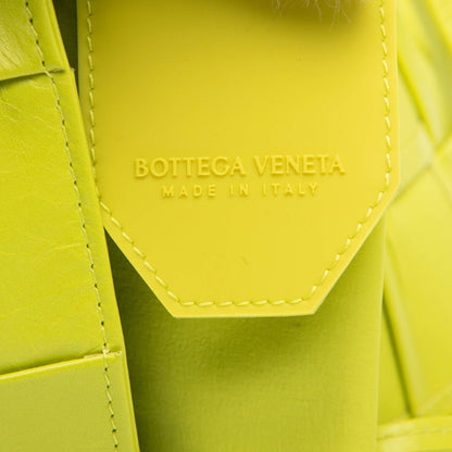 Bottega Veneta Maxi Intrecciato Cassette Shoulder Bag In Light Green Leather