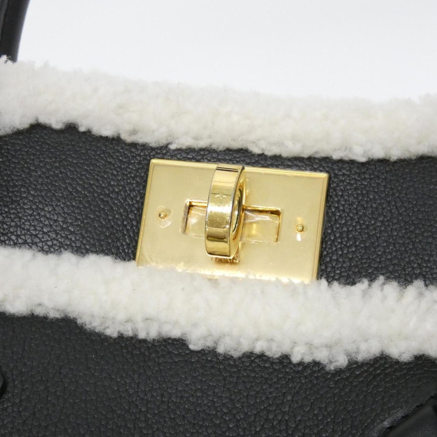 Louis Vuitton On My Side Mm M58908 Handbag