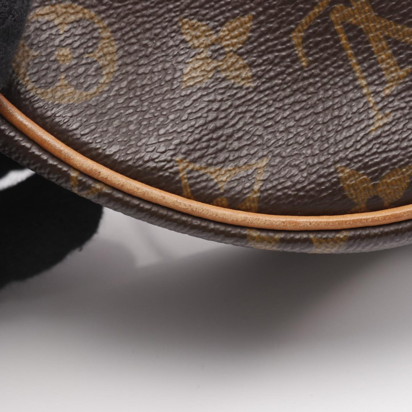 Louis Vuitton Tan Blanc Shoulder Bag