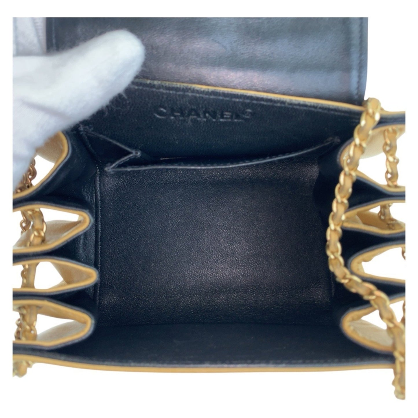 Chanel Vintage 2.55 Chocolate Bar Turnlock Beige Lambskin Shoulder Bag With Gold Hardware And Chain