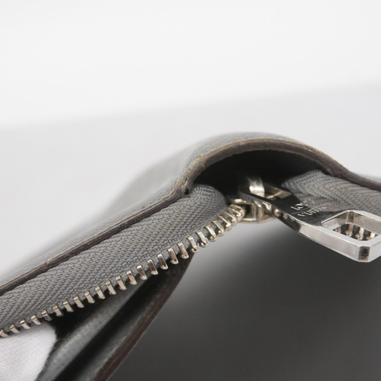 Louis Vuitton Taiga Zippy Organizer Long Wallet M30517 Glacier