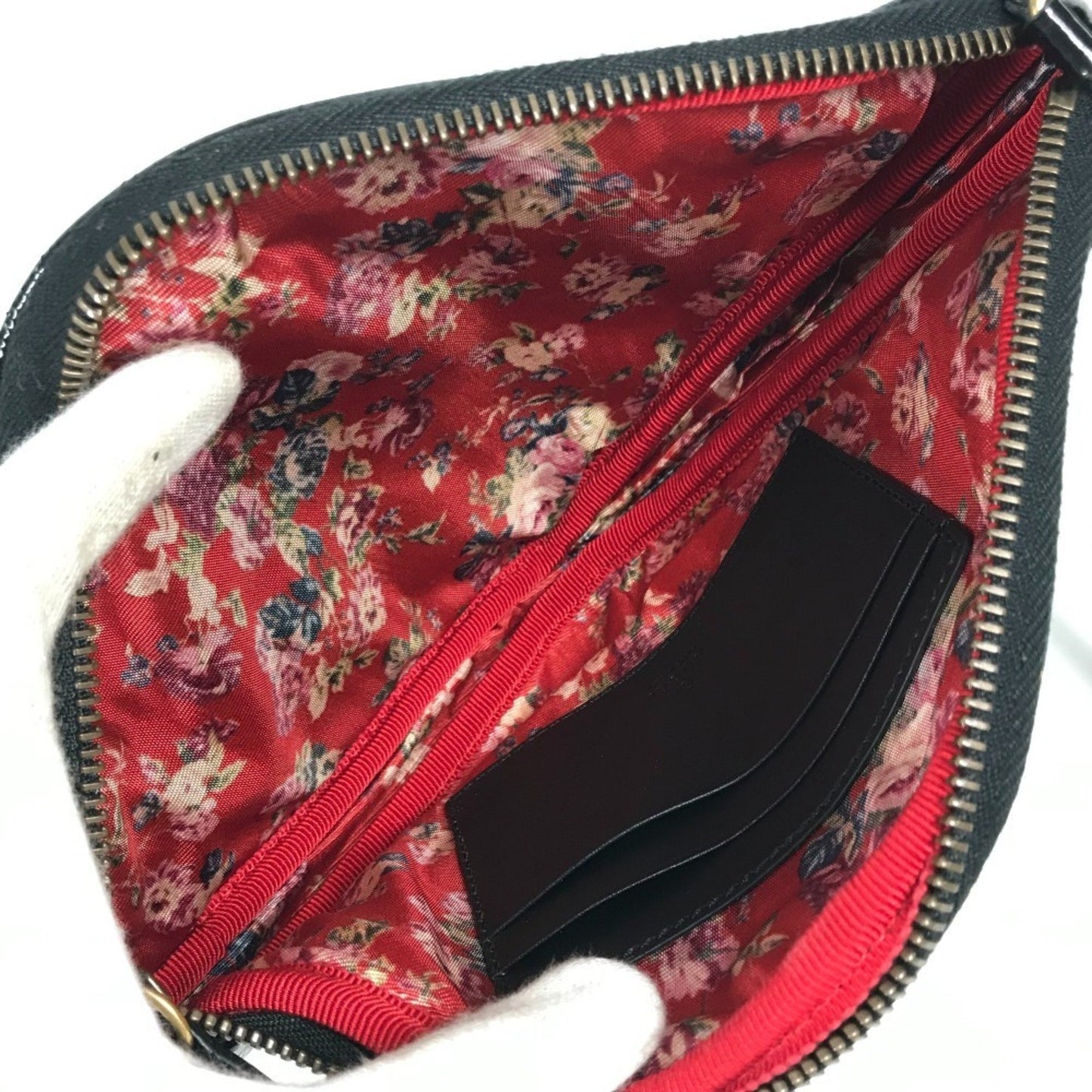 Gucci 524316 Game List Logo Strap Pouch Clutch Bag In Patent Leather/Rubber