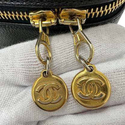 Chanel Matelasse Women'S Handbag In Black Leather With Gold Hardware