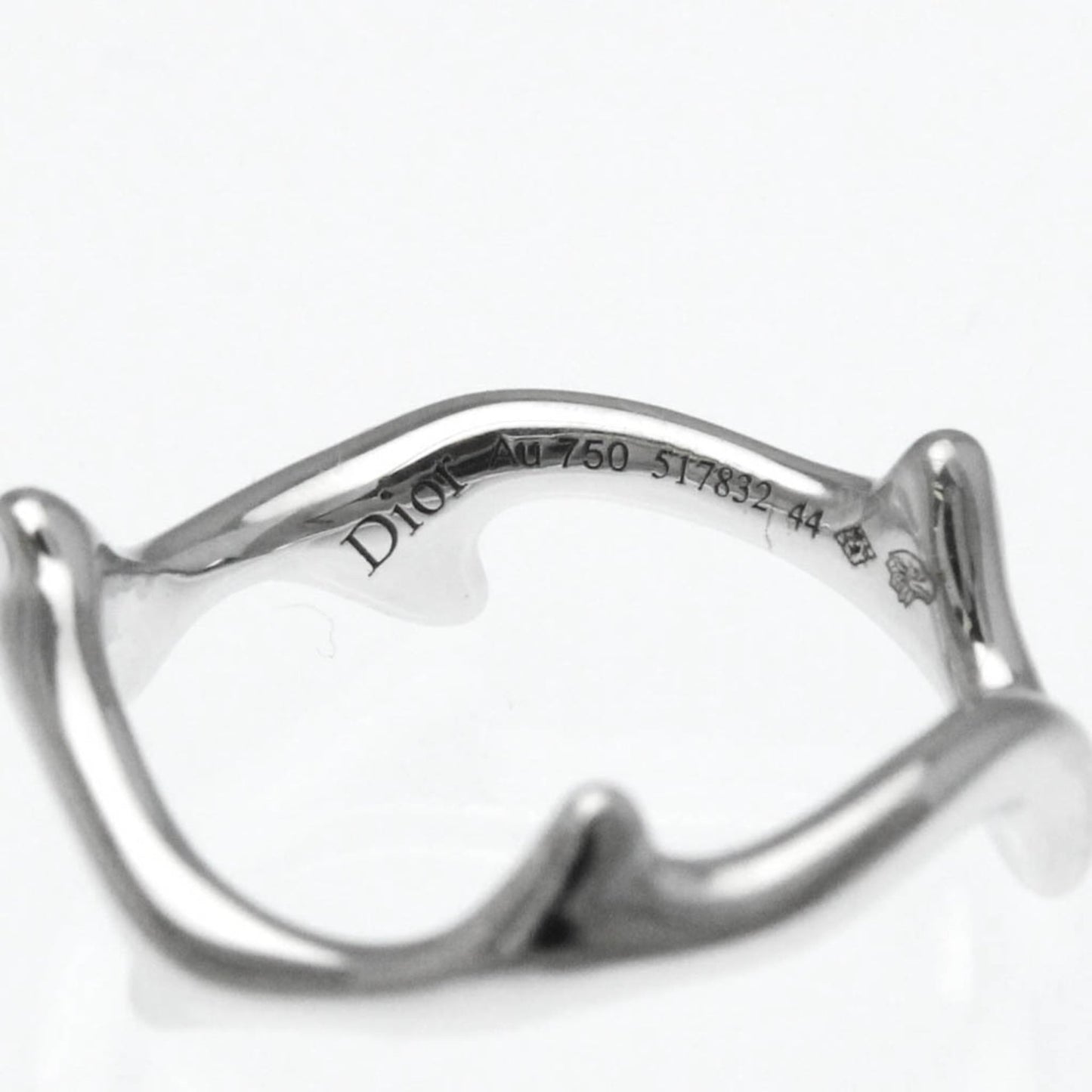 Christian Dior Bois De Rose Ring White Gold (18K) Fashion No Stone Band Ring Silver