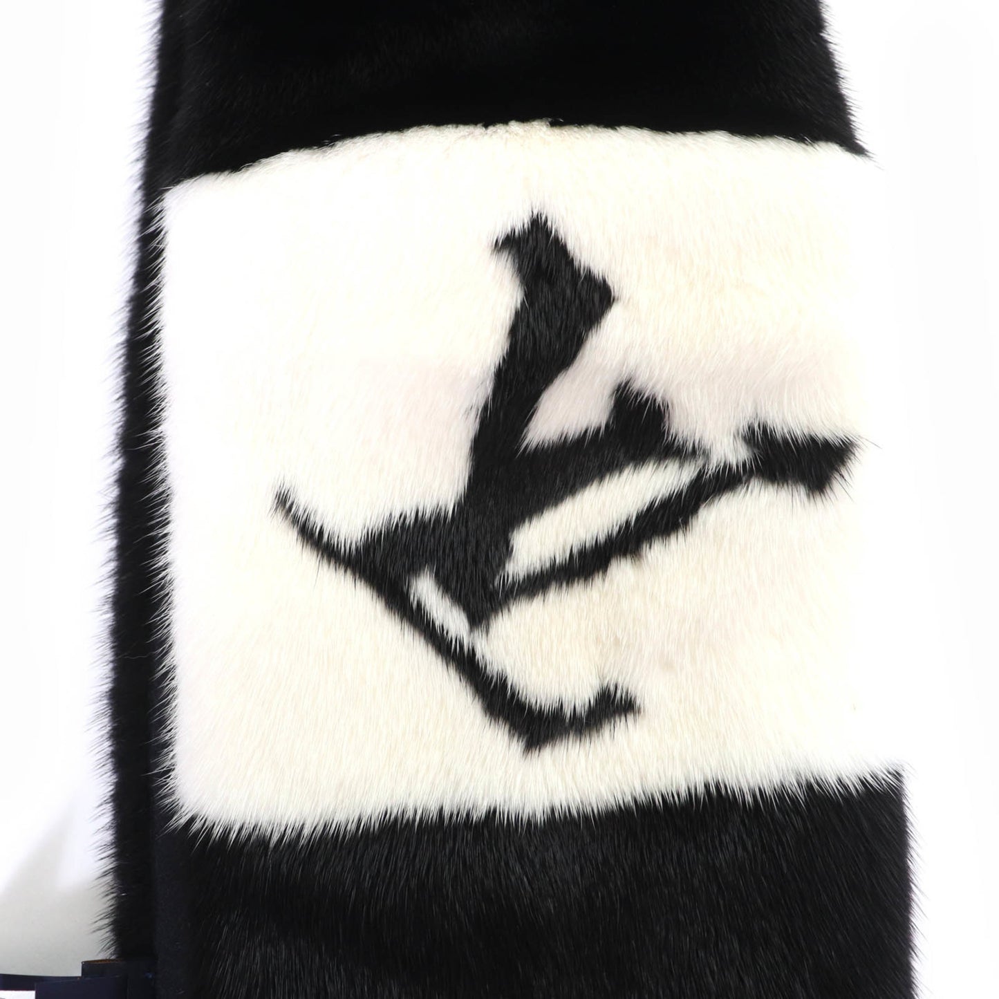 Louis Vuitton M77866 Echarpe Gaugram Lv Logo Mink Fur Scarf/Tippet Shawl In Black And White With Box