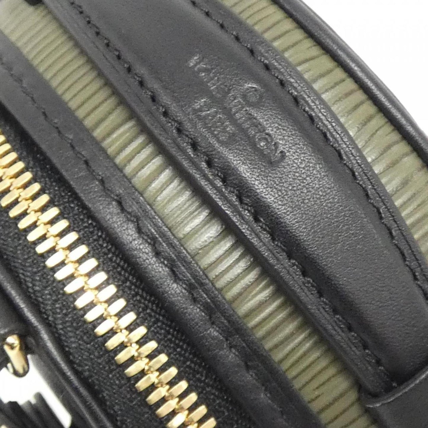 Louis Vuitton Epi Mini Boite Chapeau R96001 Shoulder Bag