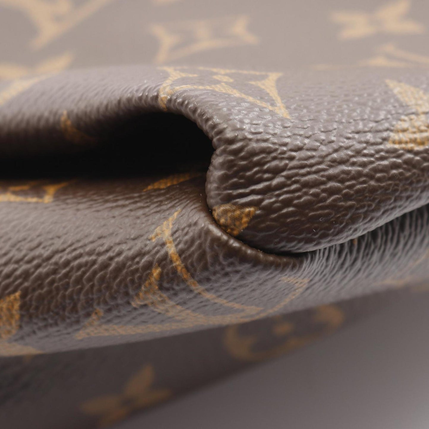 Louis Vuitton Artsy Mm Shoulder Bag