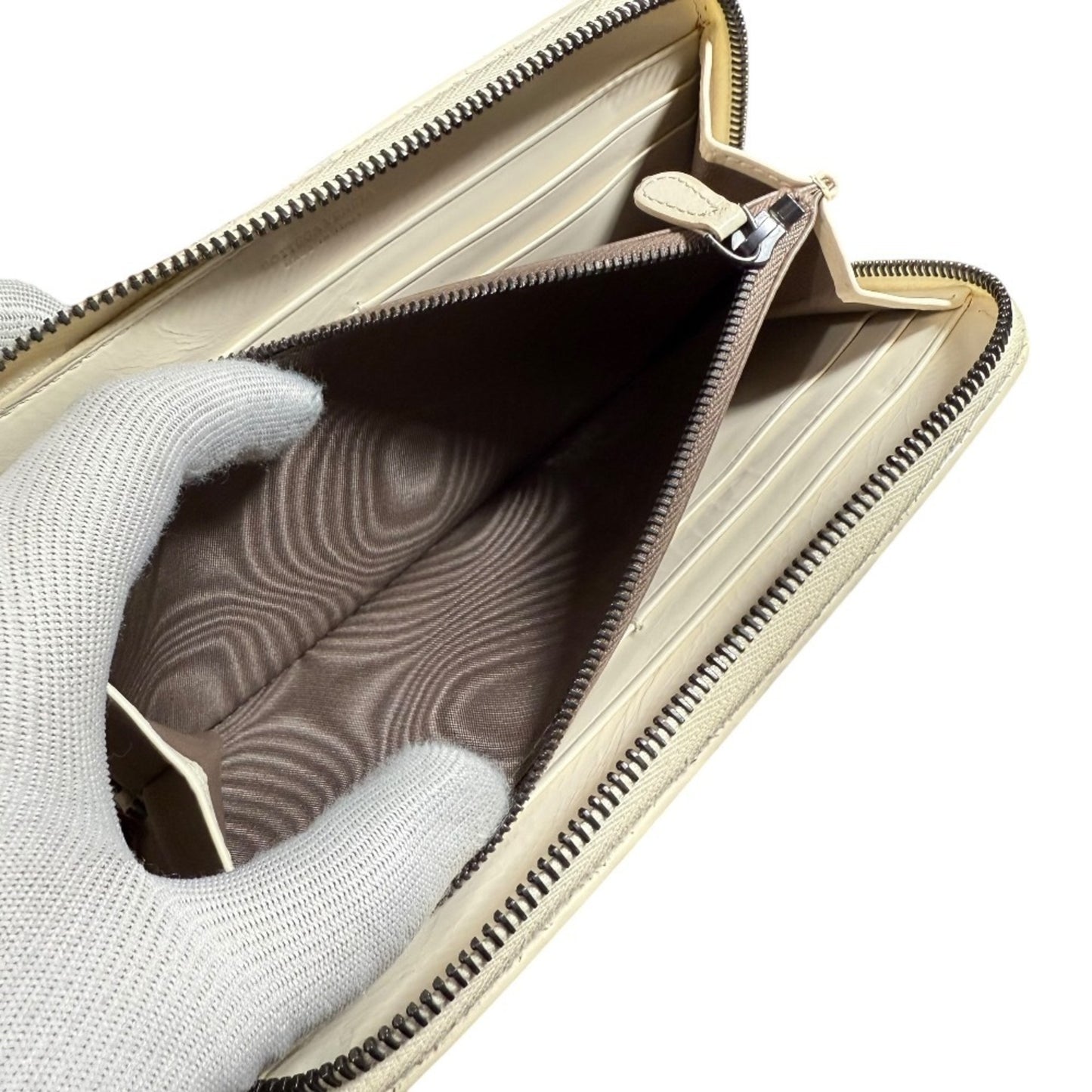 Bottega Veneta Leather Intrecciato Round Zip Long Wallet In Ivory