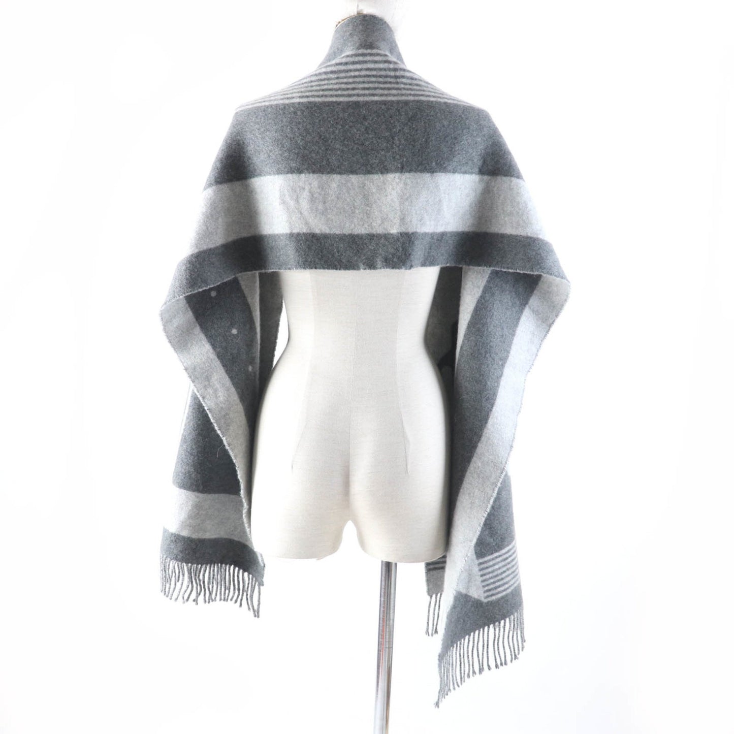 Hermes Sangle Boucle 100% Cashmere Antogracito Gris Clair Fringed Scarf