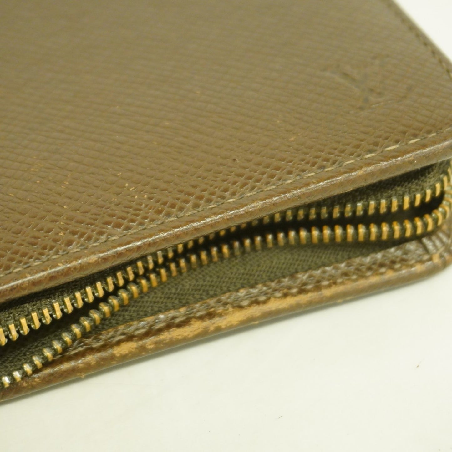 Louis Vuitton Taiga Porto Biermonie Zip Wallet M30678 Grizzly