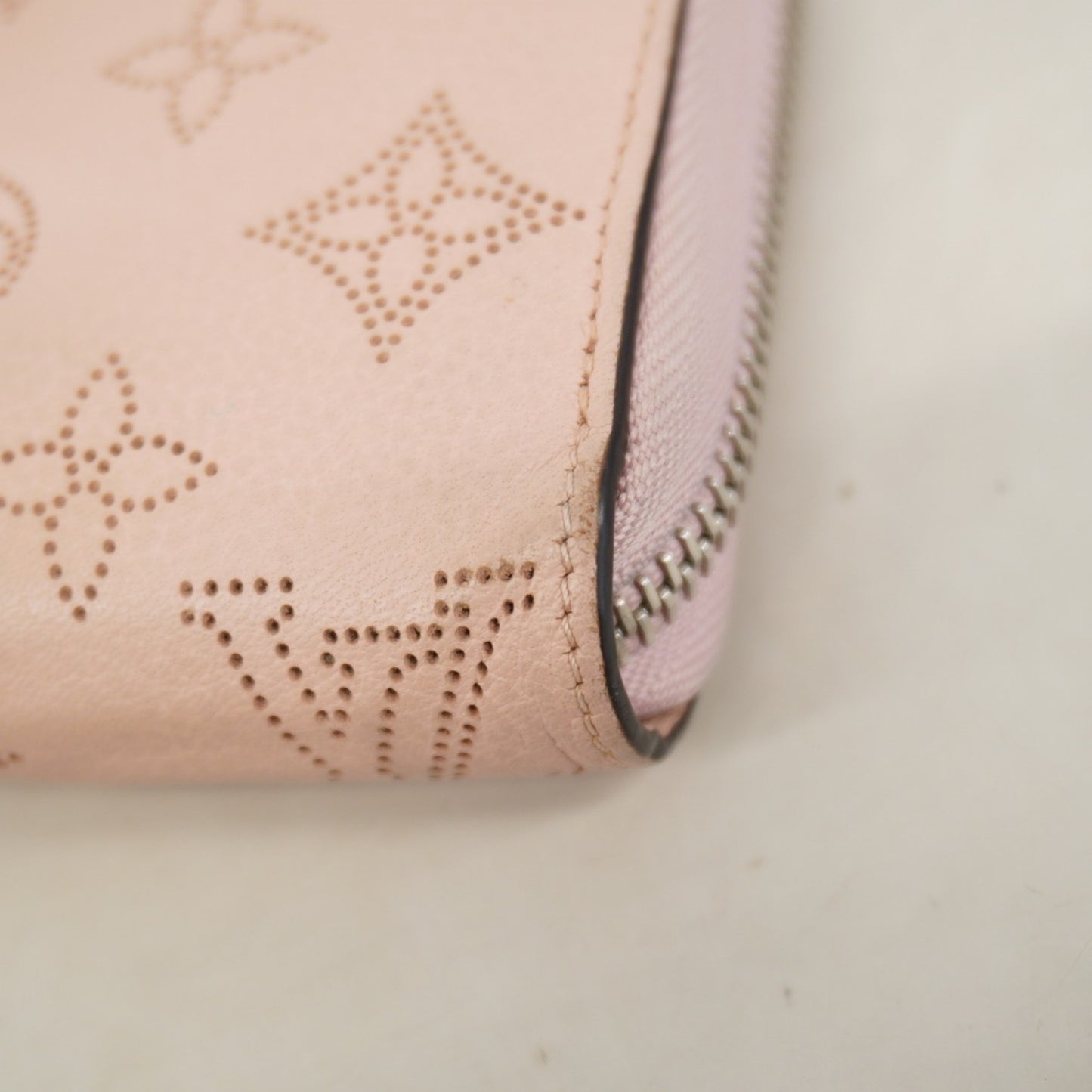 Louis Vuitton Mahina Zippy Wallet M61868 Magnolia