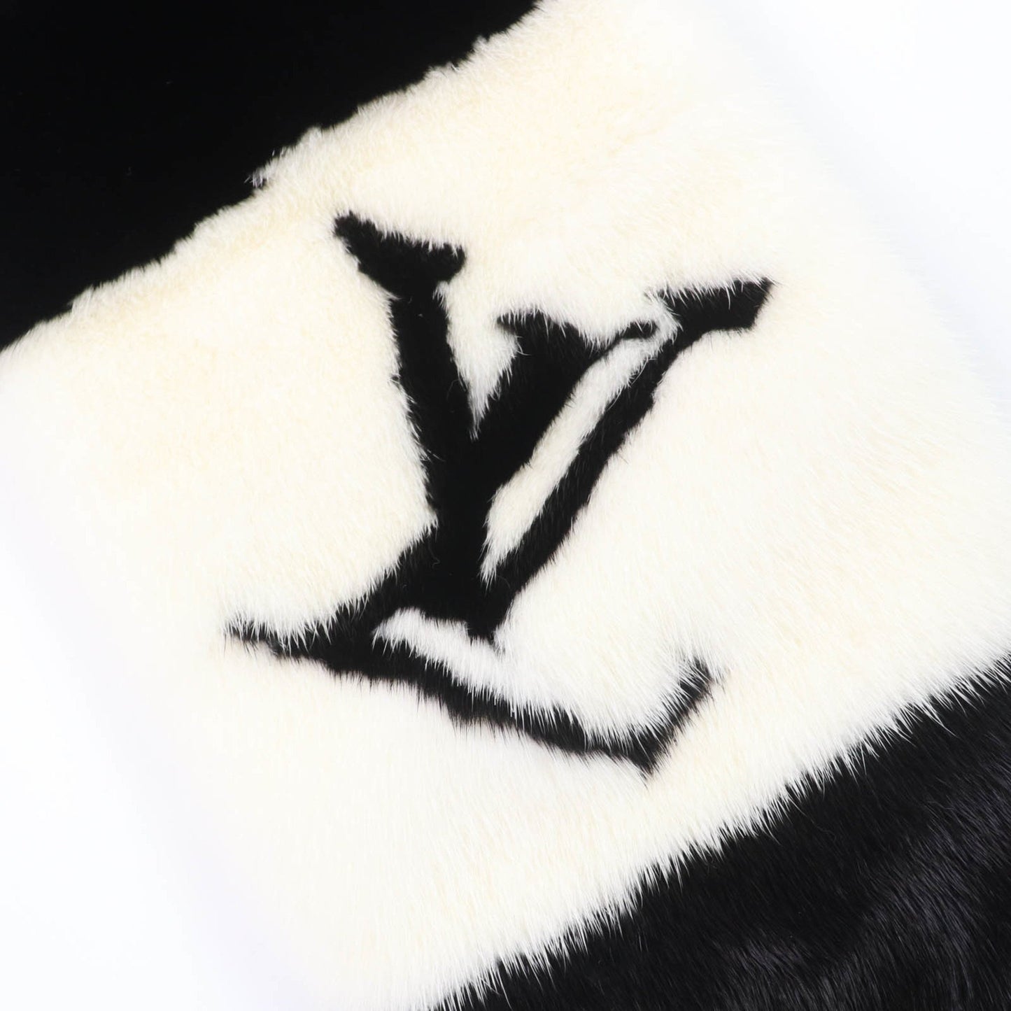 Louis Vuitton 2022 Louis Vuitton Echarpe Gaugram Mink Fur Shawl With Lv Logo