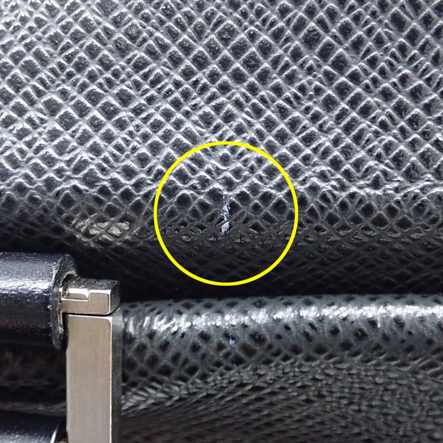 Louis Vuitton Taiga Beluga Shoulder Bag