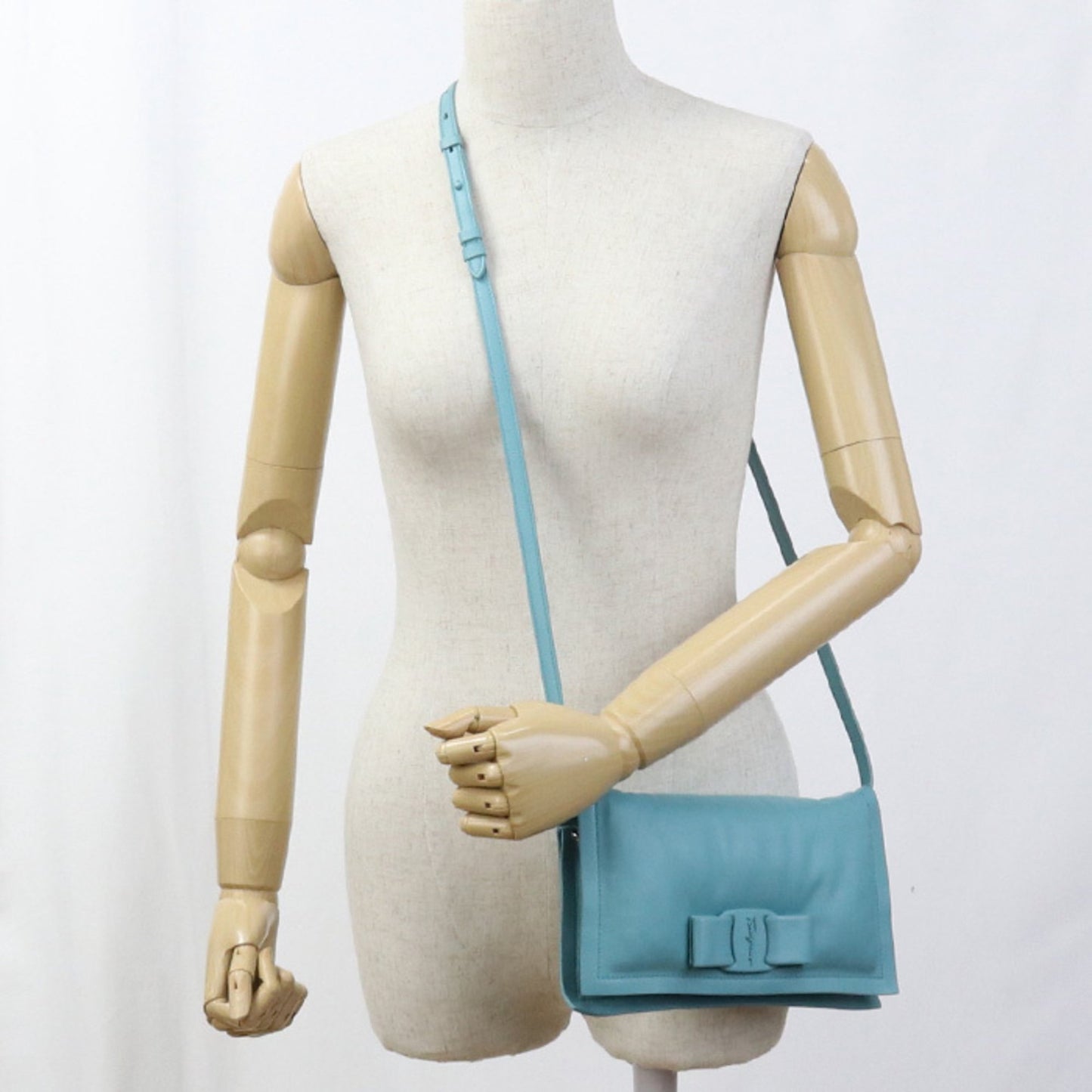 Salvatore Ferragamo Ferragamo Viva Bow Vara Ribbon Crossbody Shoulder Bag 22 0287