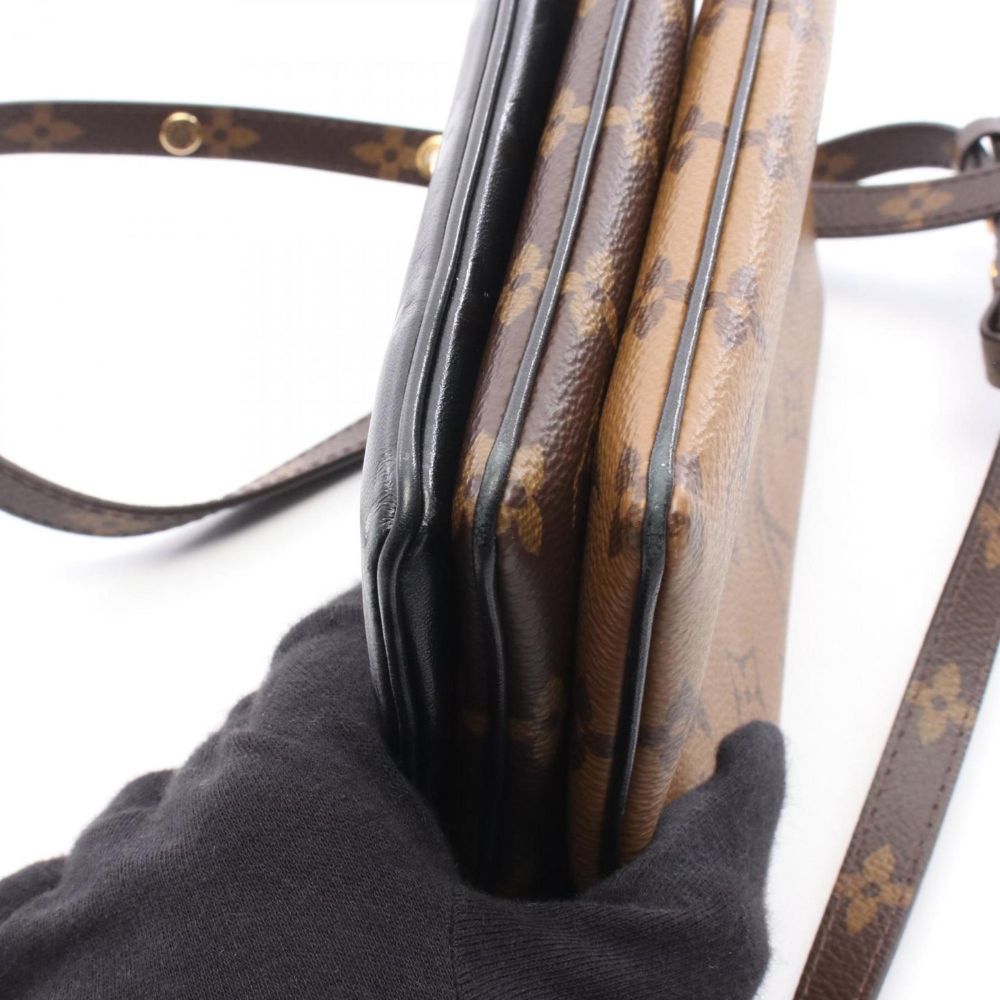 Louis Vuitton Lv 3 Pochette Shoulder Bag