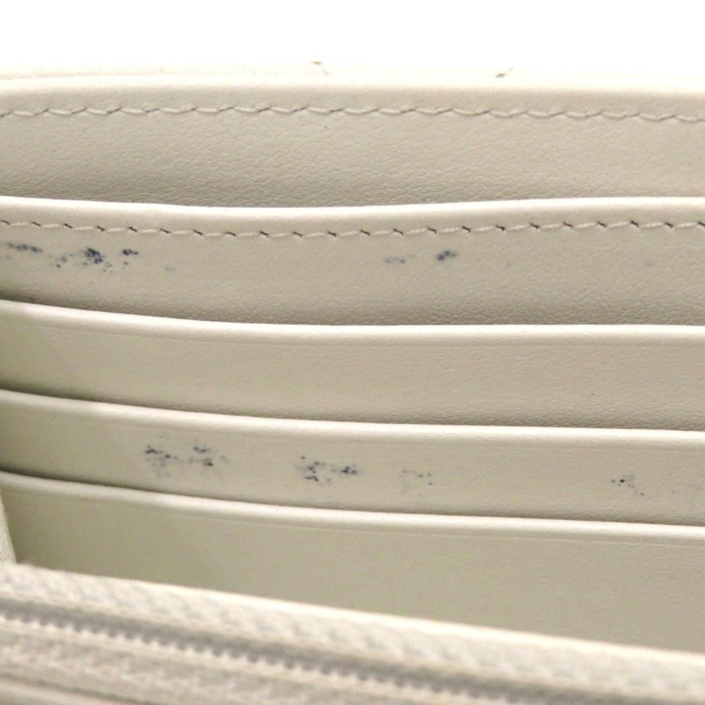 Chanel Chanel 19 Ap0955 White Lambskin Coco Mark Long Wallet