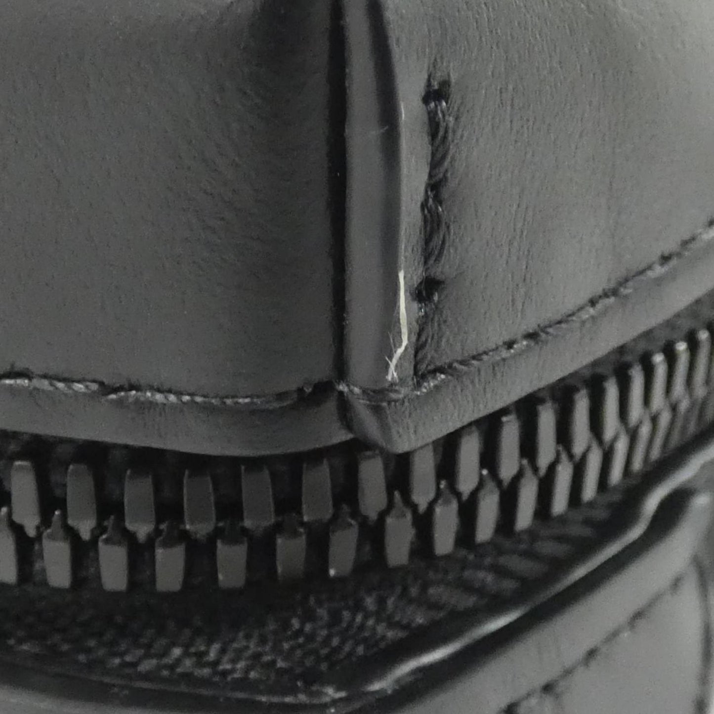 Louis Vuitton Taurillon Monogram Soft Trunk Wallet M80224 Shoulder Bag