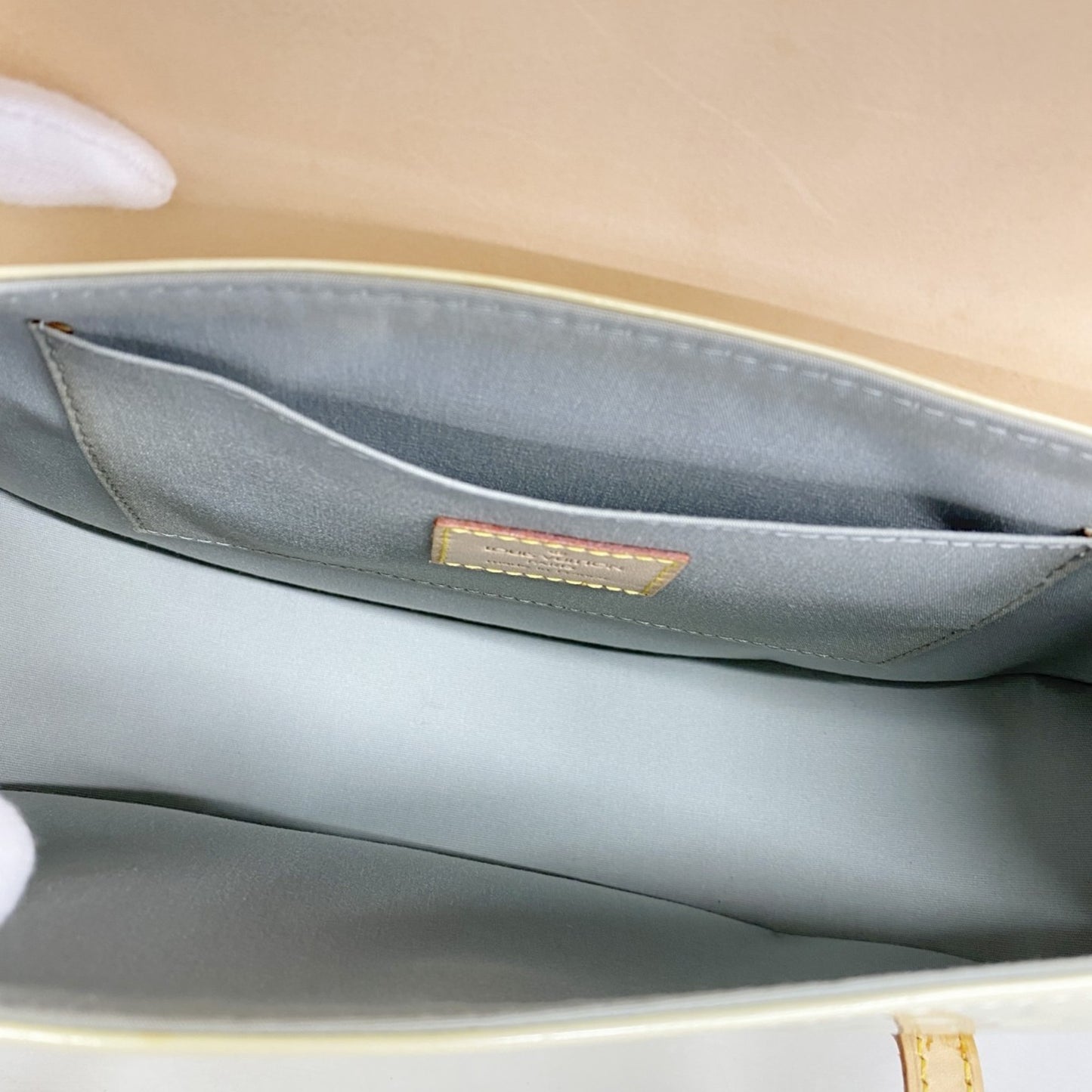 Louis Vuitton Vernis Bisque Bay Pm Shoulder Bag M91187 Pearl