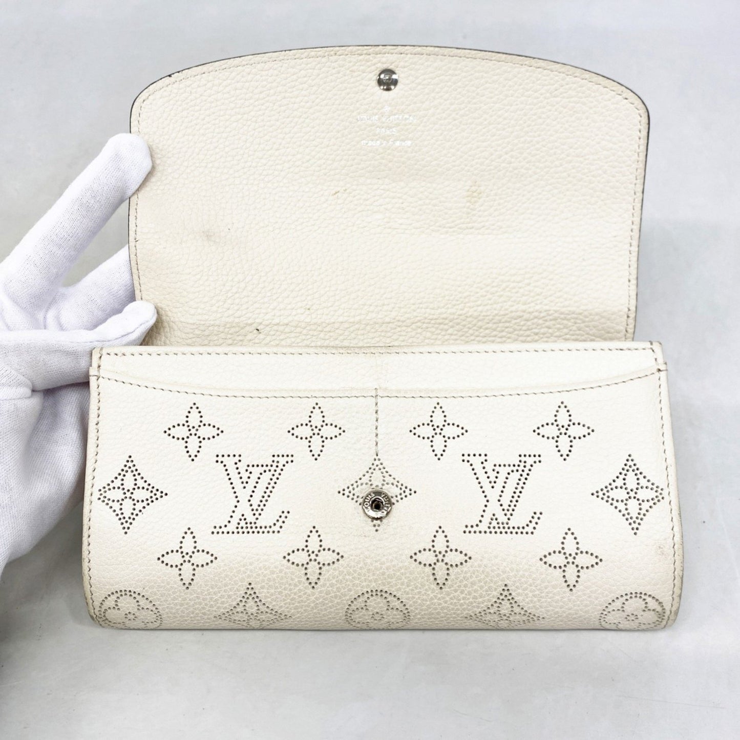 Louis Vuitton Mahina Portefeuille Iris Long Wallet M60177 White
