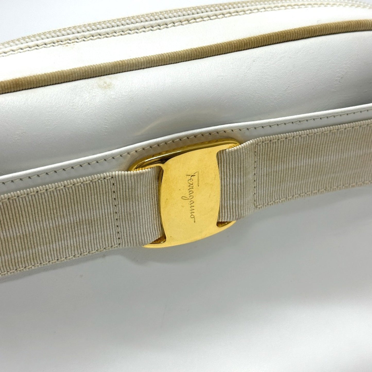 Salvatore Ferragamo Ba214183 Vala Shoulder Bag White Goldhardware