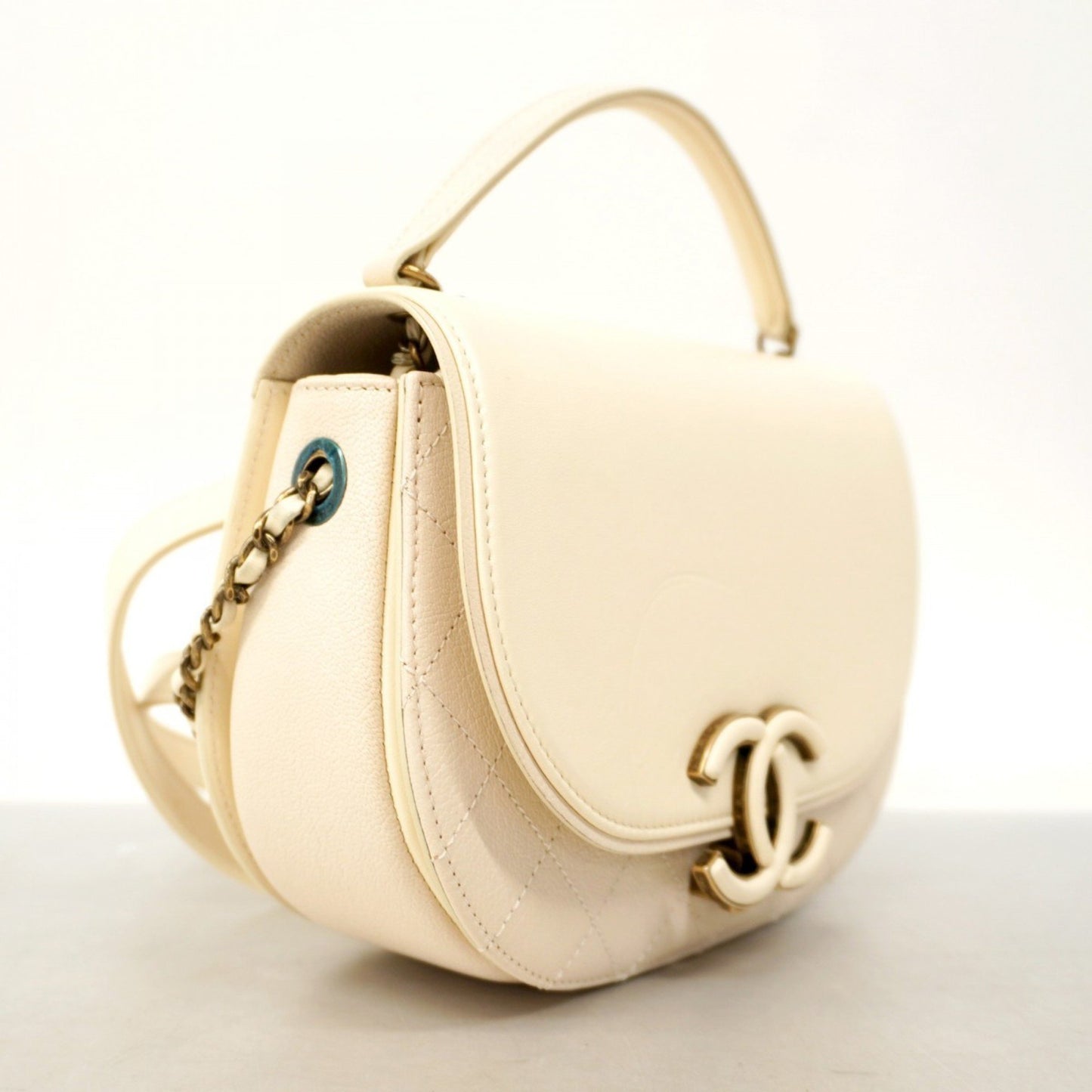 Chanel Matelasse Chain Leather Handbag