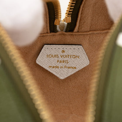 Louis Vuitton Monogram Giant Beach Pouch One-Shoulder Bag M67610 Khaki White Beige Vinyl
