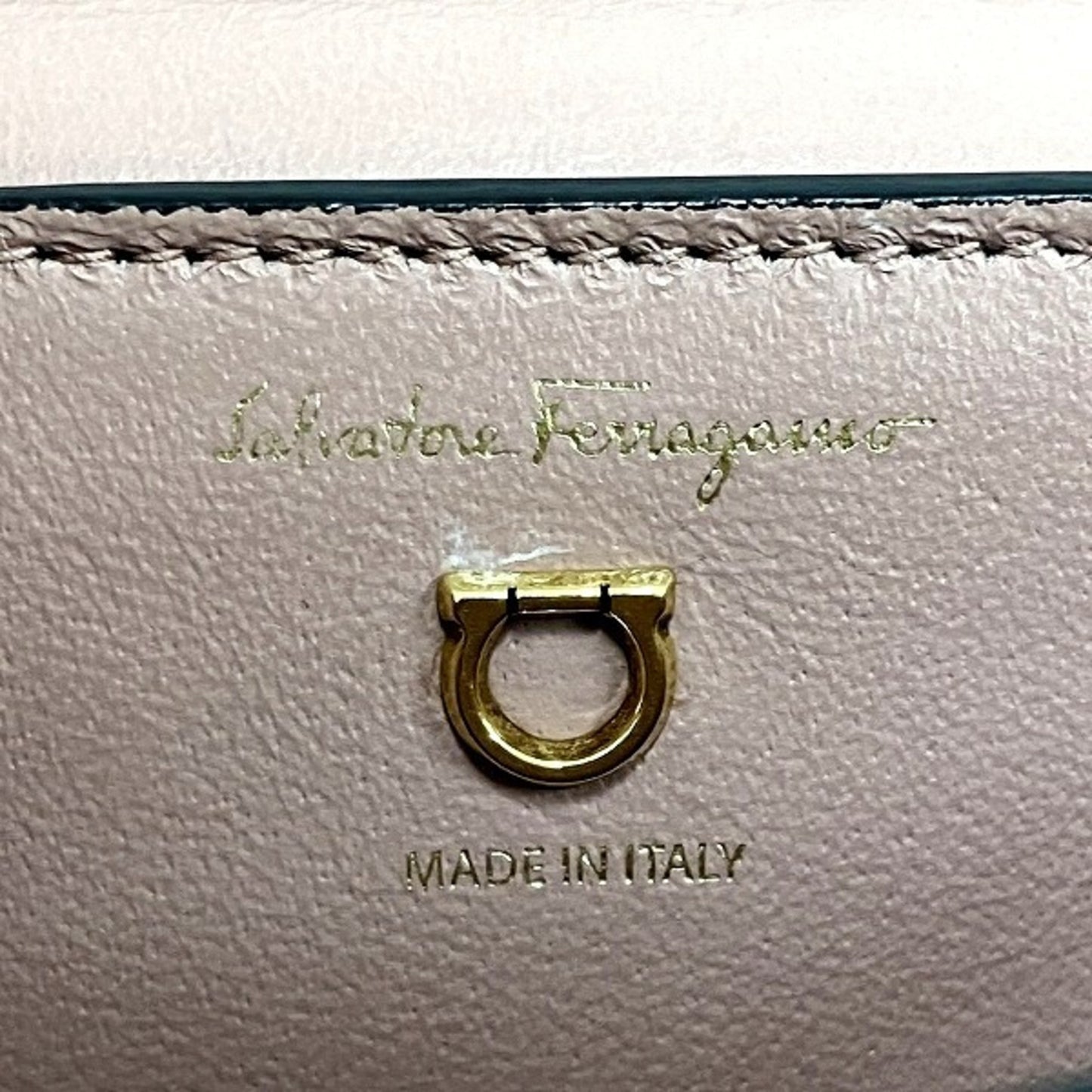 Salvatore Ferragamo Ferragamo Gancini Ez-21I163 Pink Leather Shoulder Bag