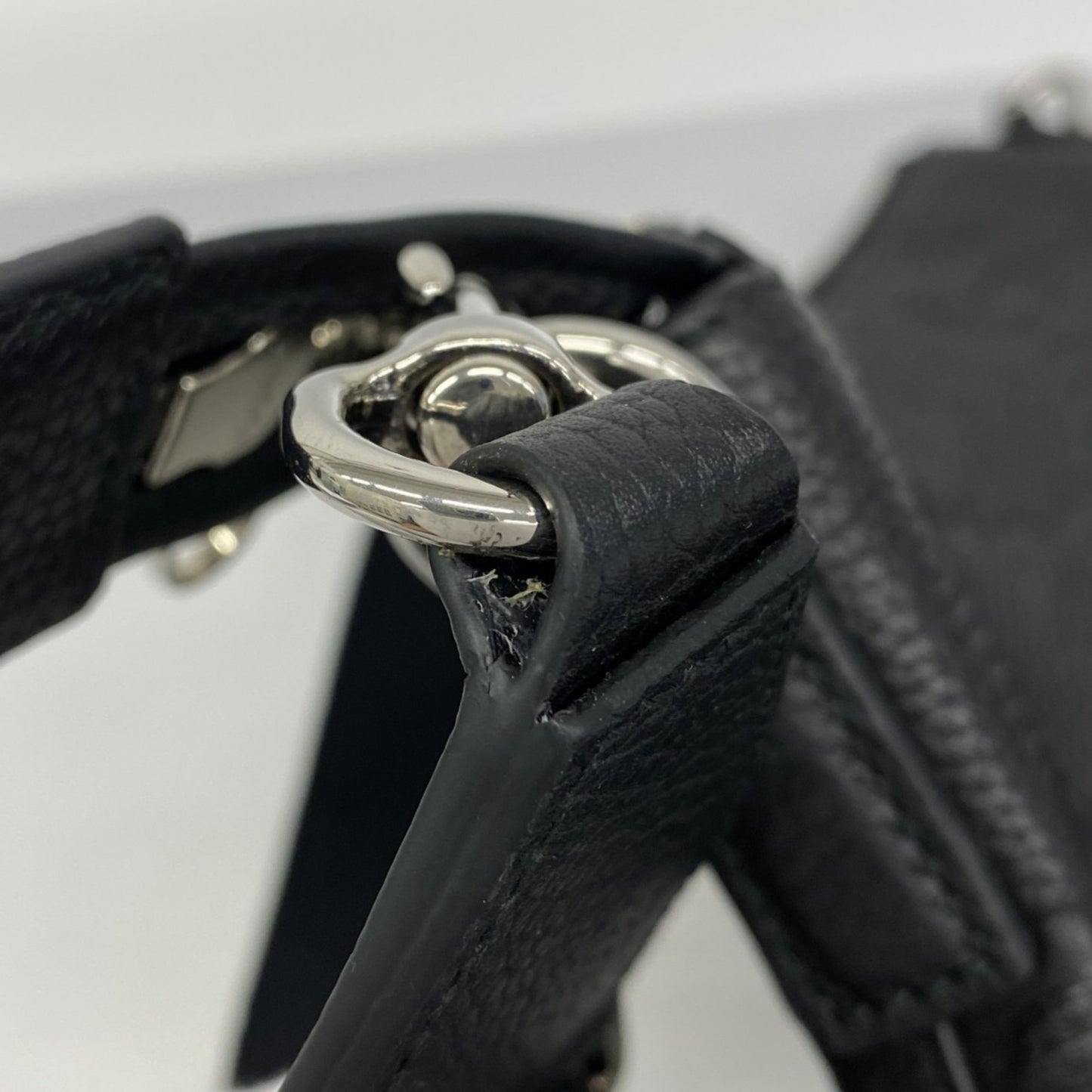 Gucci Gg Embossed Shoulder Bag 696009 Leather Black