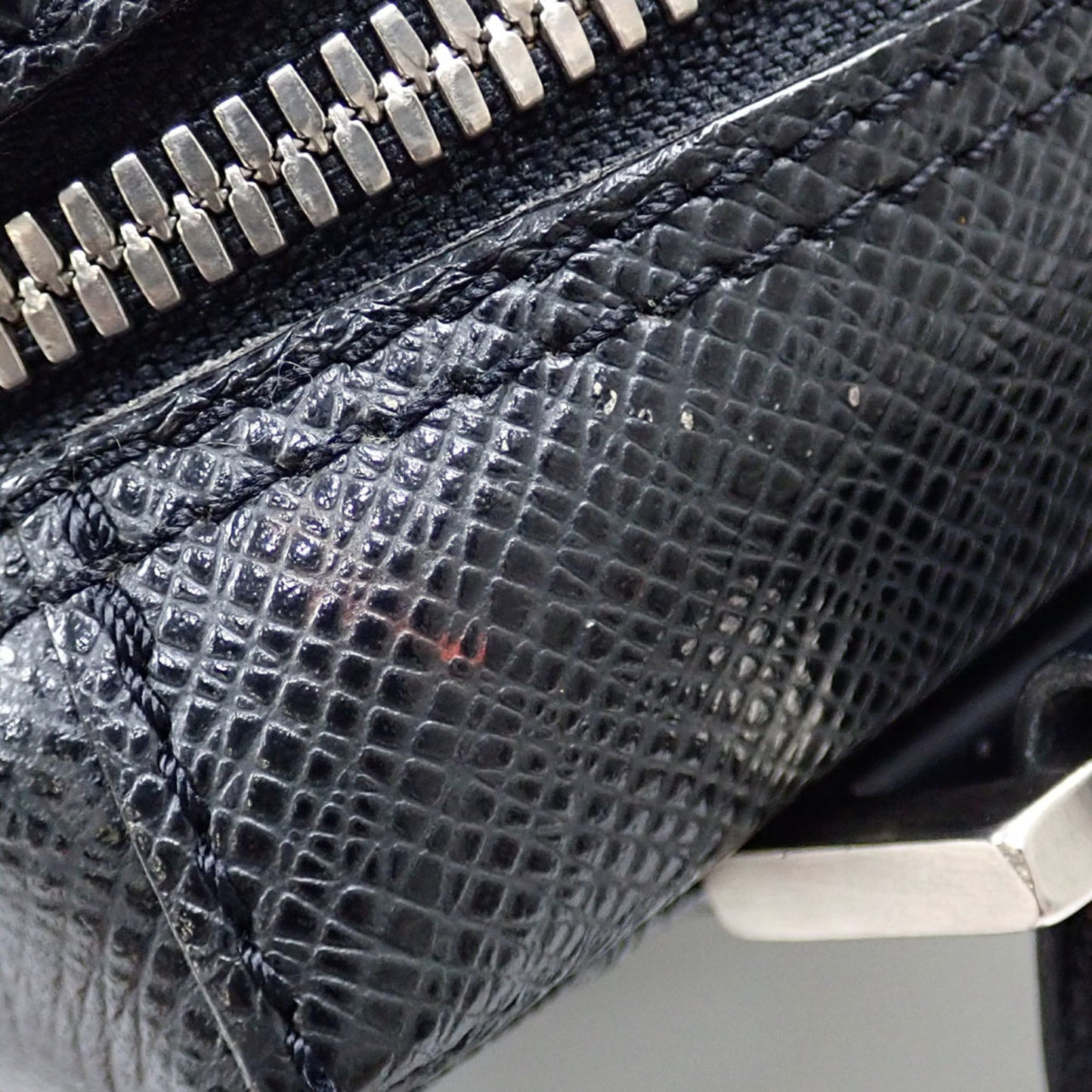 Louis Vuitton Taiga Beluga Shoulder Bag