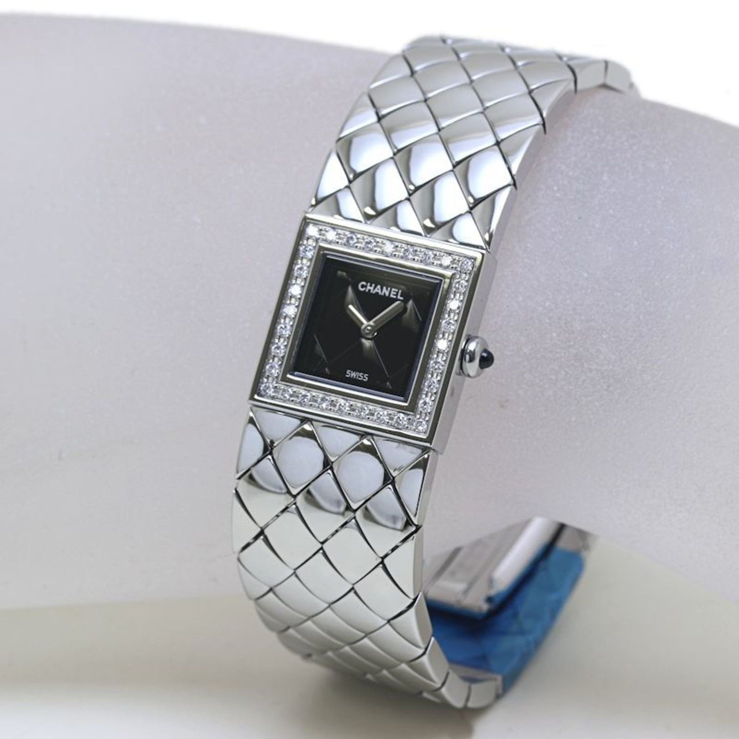 Chanel Matelasse Bezel Diamond H0489