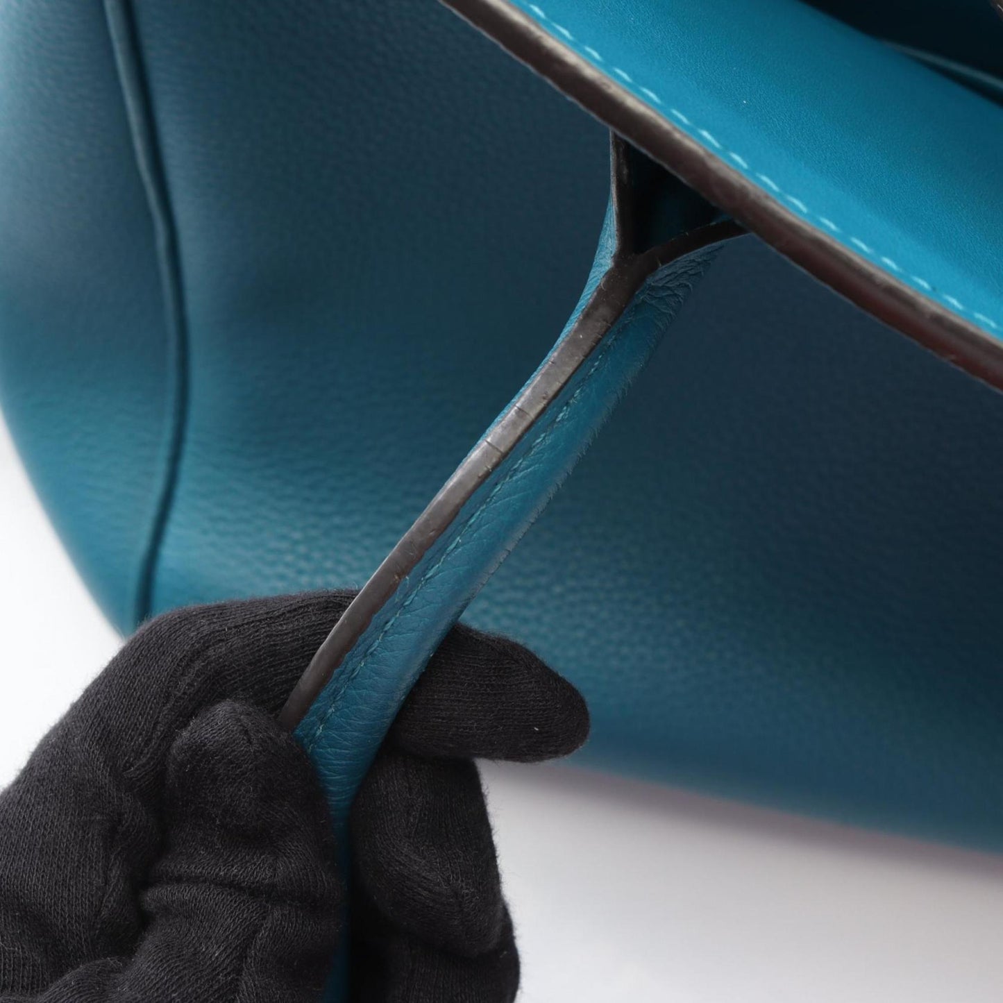 Louis Vuitton Mila Mm Corvert Handbag