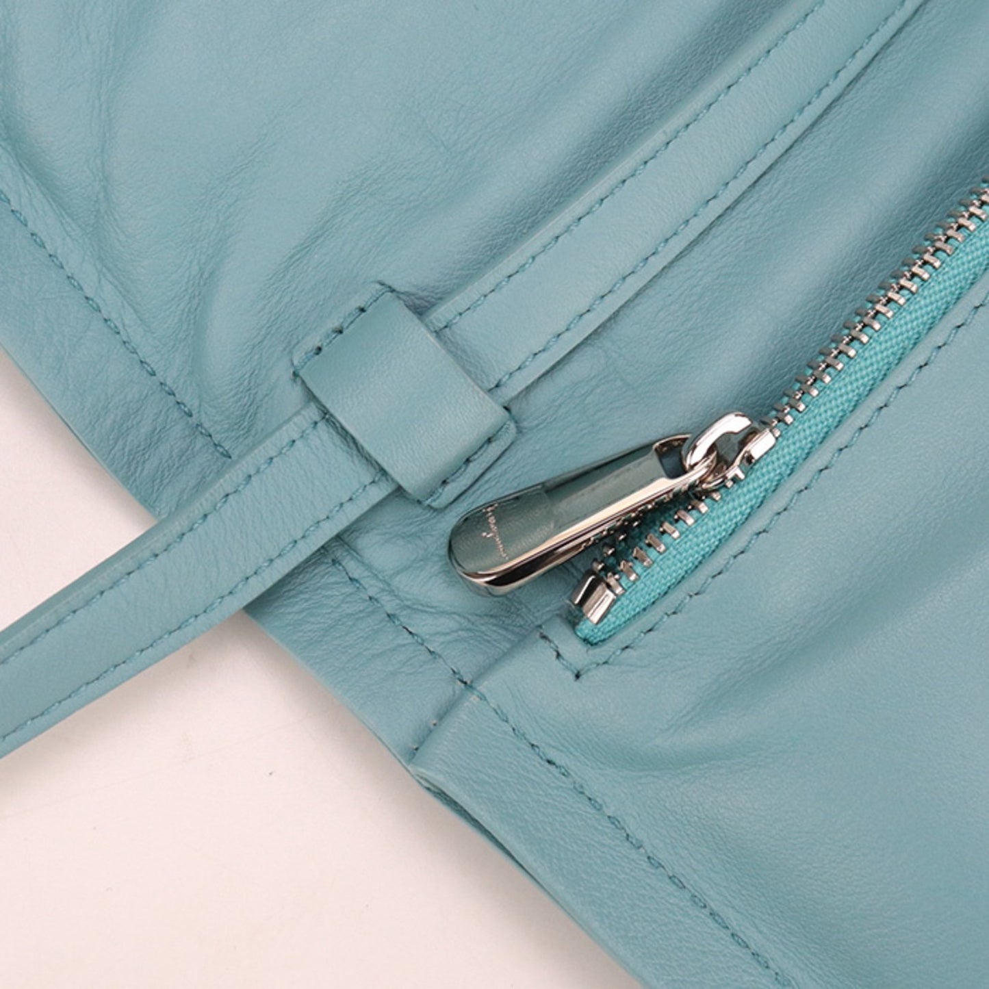 Salvatore Ferragamo Ferragamo Viva Bow Vara Ribbon Crossbody Shoulder Bag 22 0287