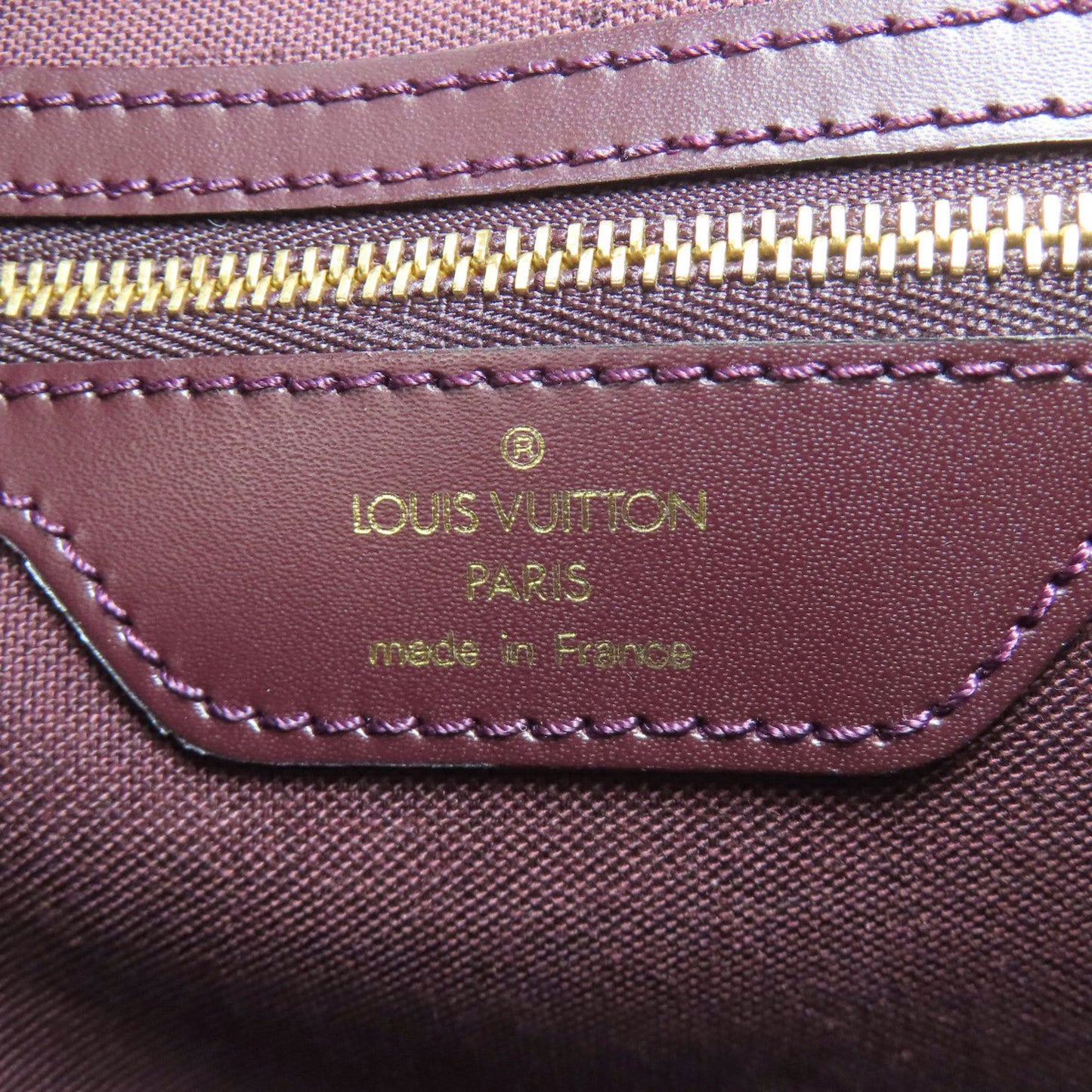 Louis Vuitton M30826 Yaranga Shoulder Bag In Taiga Leather