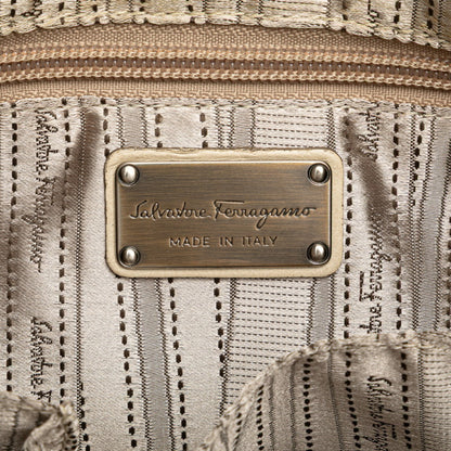 Salvatore Ferragamo Gancini Handbag Au-21 B380 White Leather