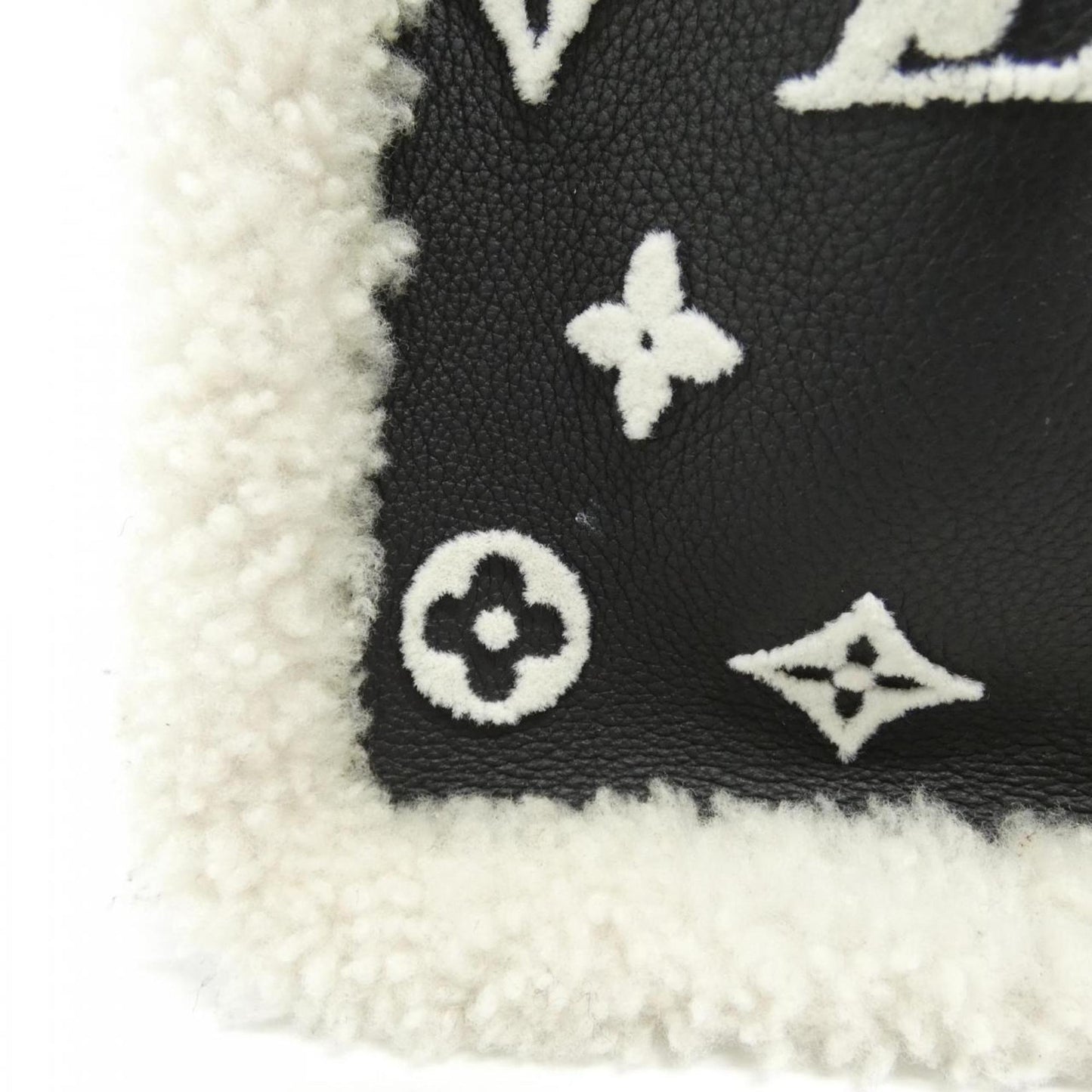 Louis Vuitton On My Side Mm M58908 Handbag