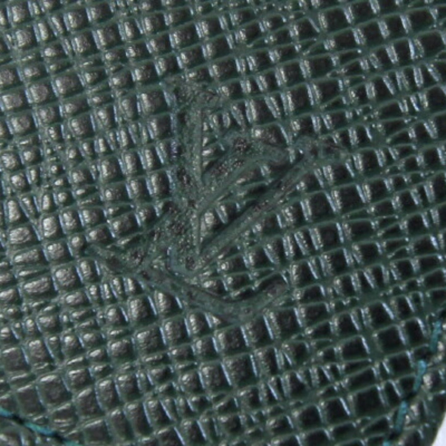 Louis Vuitton Pass Case Taiga Porto 2 Cult Vertical M30494 Episea Card Dark Green