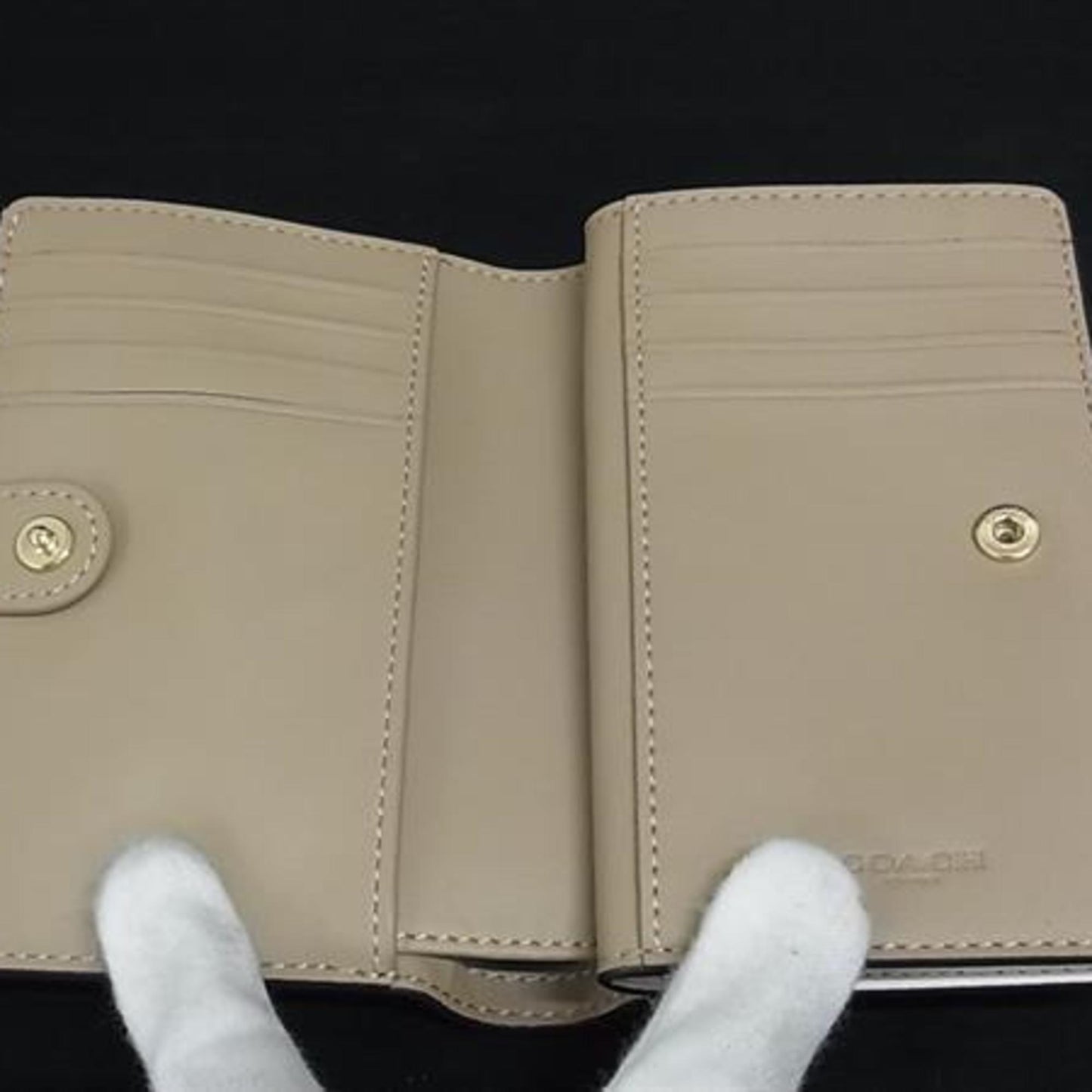 Coach Kisslock Medium Bifold Wallet C8724 In Beige Signature Canvas